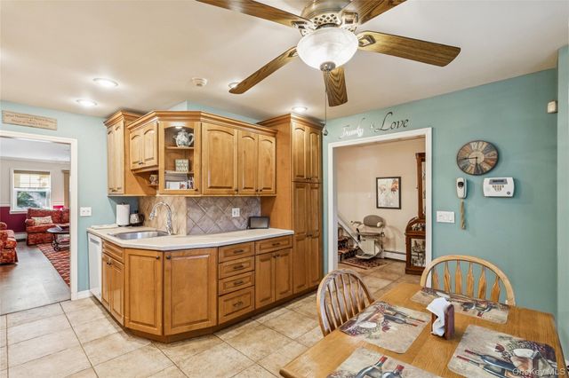 10 Glen Hollow Drive C1, Holtsville, NY 11742