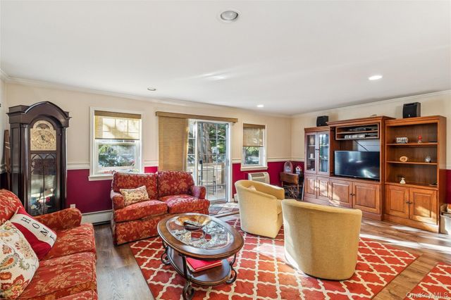 10 Glen Hollow Drive C1, Holtsville, NY 11742