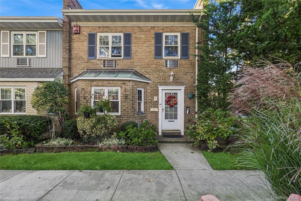 10 Glen Hollow Drive C1, Holtsville, NY 11742