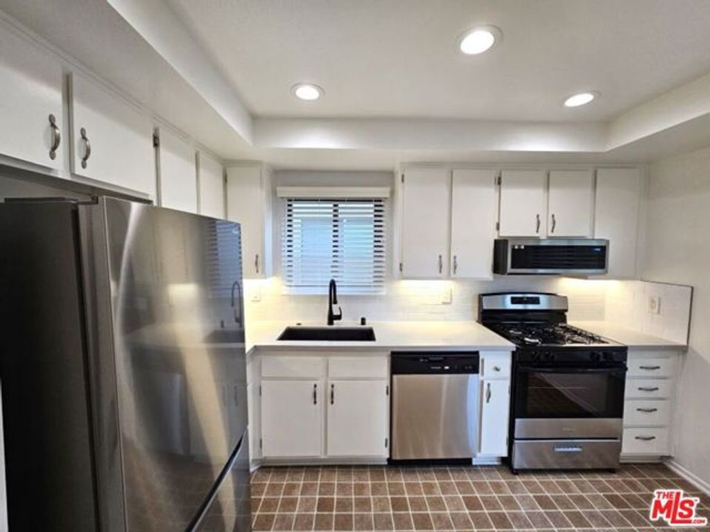 2349 S Bentley Avenue 8, Los Angeles, CA 90064