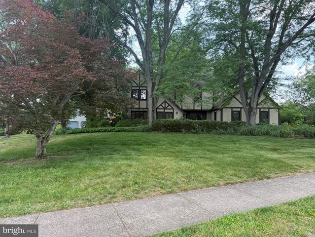 905 HAMILTON DR, Yardley, PA 19067