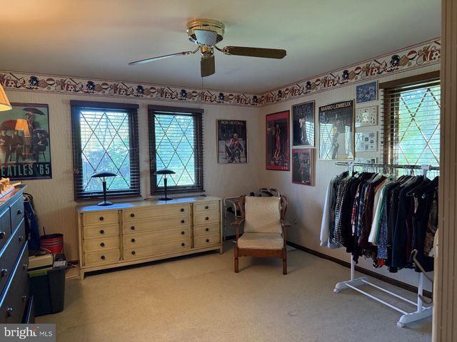 905 HAMILTON DR, Yardley, PA 19067
