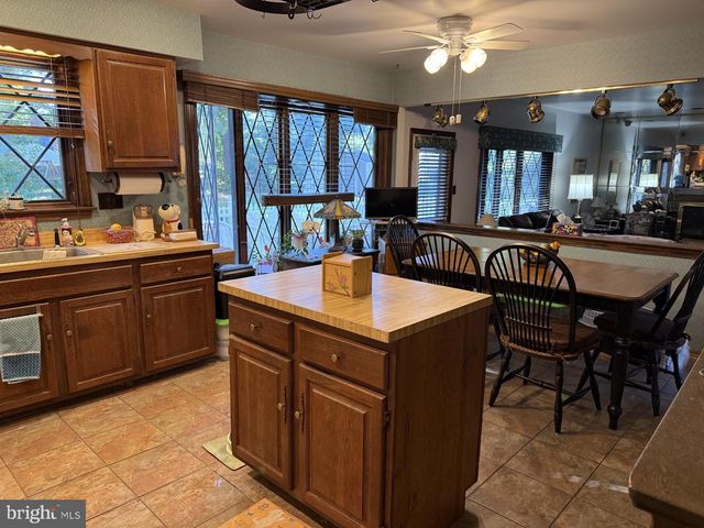 905 HAMILTON DR, Yardley, PA 19067