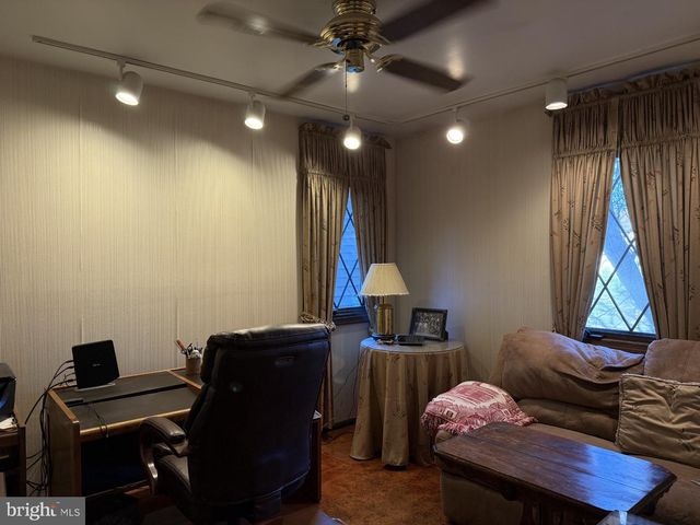 905 HAMILTON DR, Yardley, PA 19067