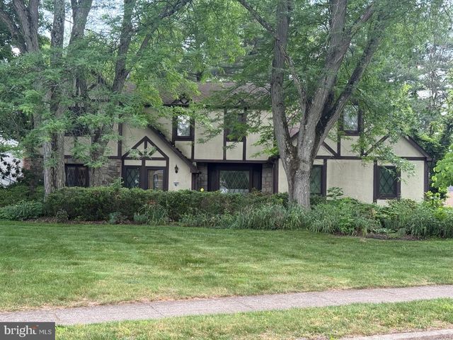 905 HAMILTON DR, Yardley, PA 19067