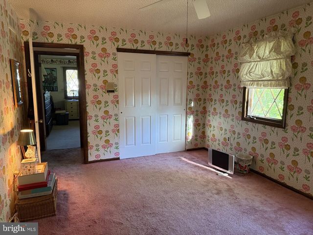 905 HAMILTON DR, Yardley, PA 19067