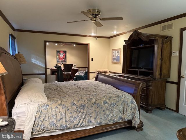 905 HAMILTON DR, Yardley, PA 19067