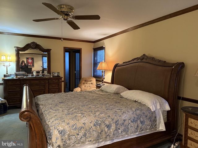 905 HAMILTON DR, Yardley, PA 19067