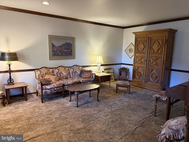 905 HAMILTON DR, Yardley, PA 19067