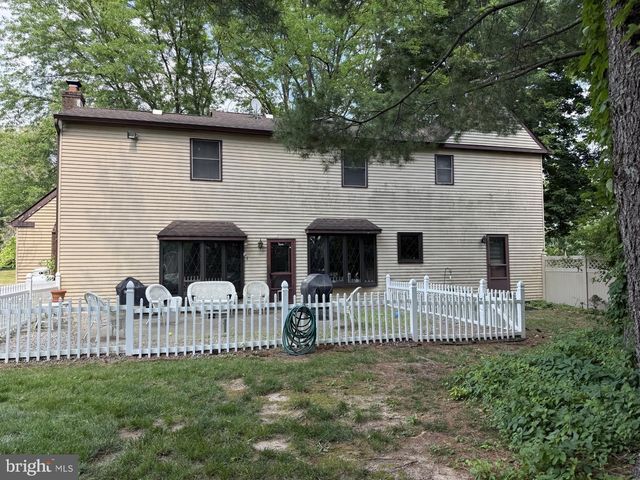 905 HAMILTON DR, Yardley, PA 19067