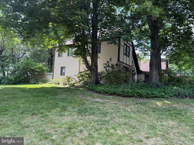 905 HAMILTON DR, Yardley, PA 19067