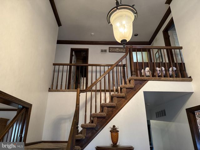905 HAMILTON DR, Yardley, PA 19067