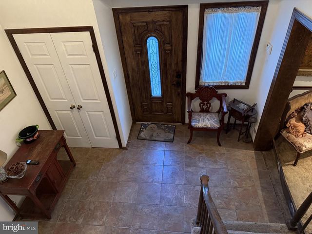 905 HAMILTON DR, Yardley, PA 19067