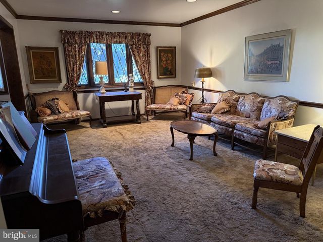 905 HAMILTON DR, Yardley, PA 19067