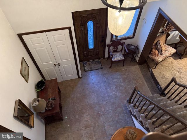905 HAMILTON DR, Yardley, PA 19067