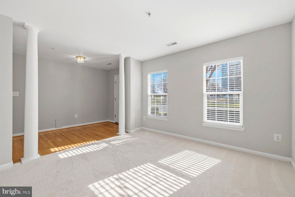 Image 10 of property listing at 9702 WASHINGTONIAN BLVD, Gaithersburg, MD 20878