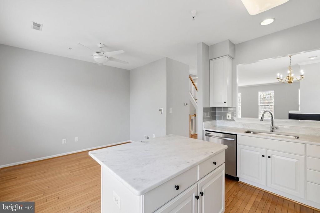 Image 11 of property listing at 9702 WASHINGTONIAN BLVD, Gaithersburg, MD 20878