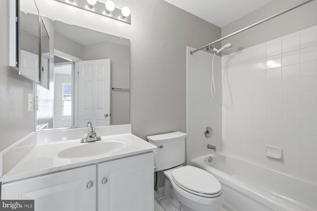 Image 15 of property listing at 9702 WASHINGTONIAN BLVD, Gaithersburg, MD 20878