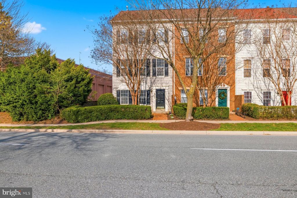 Image 2 of property listing at 9702 WASHINGTONIAN BLVD, Gaithersburg, MD 20878