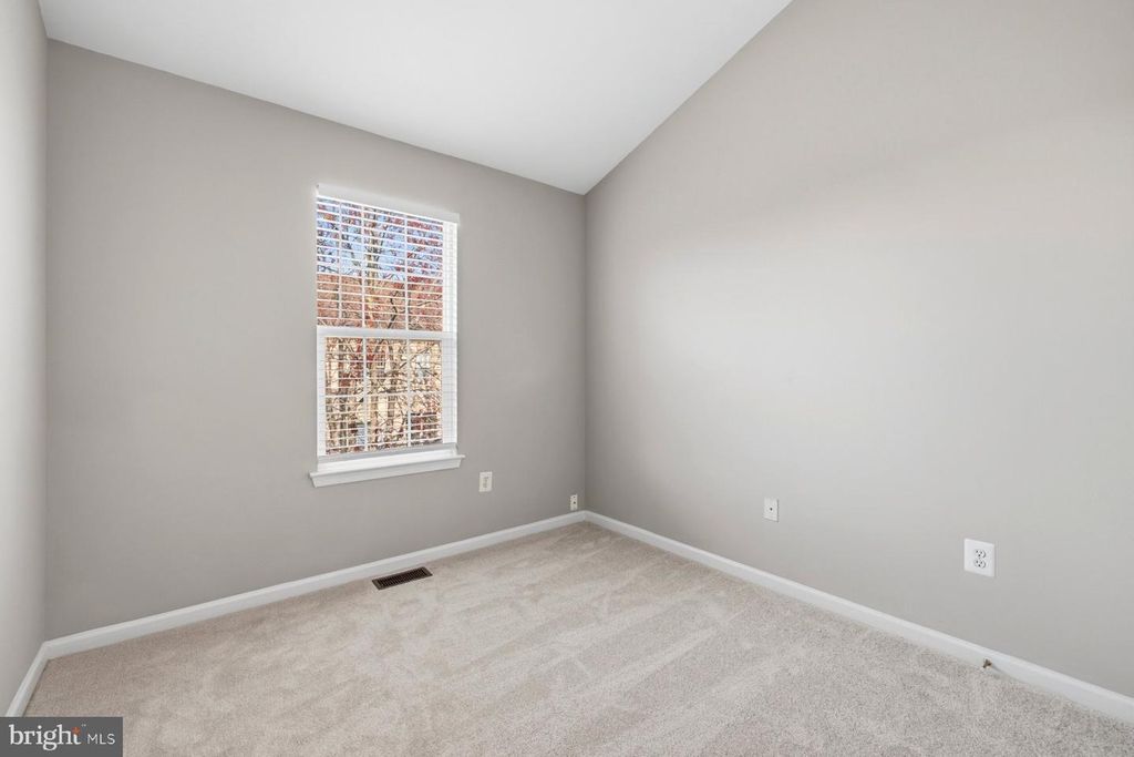 Image 20 of property listing at 9702 WASHINGTONIAN BLVD, Gaithersburg, MD 20878