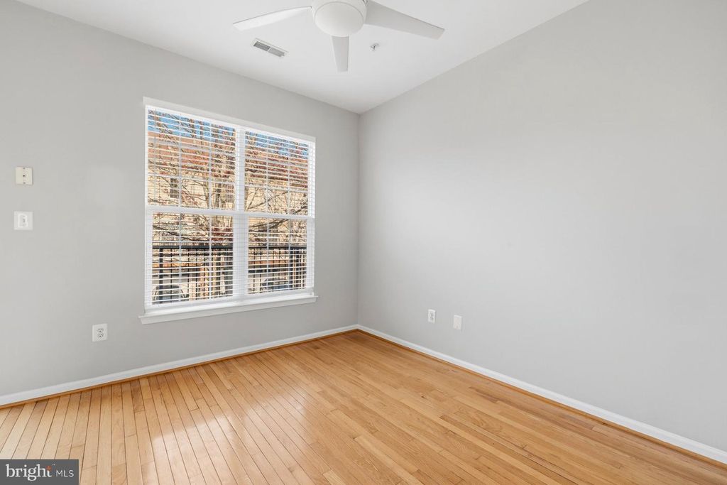 Image 24 of property listing at 9702 WASHINGTONIAN BLVD, Gaithersburg, MD 20878