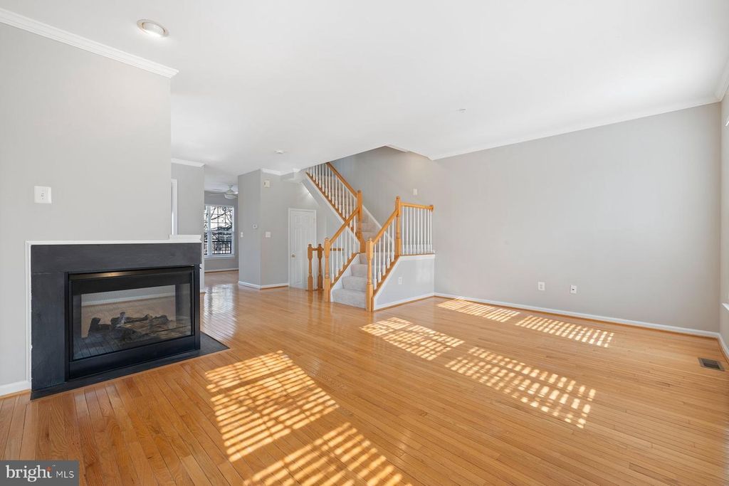 Image 3 of property listing at 9702 WASHINGTONIAN BLVD, Gaithersburg, MD 20878