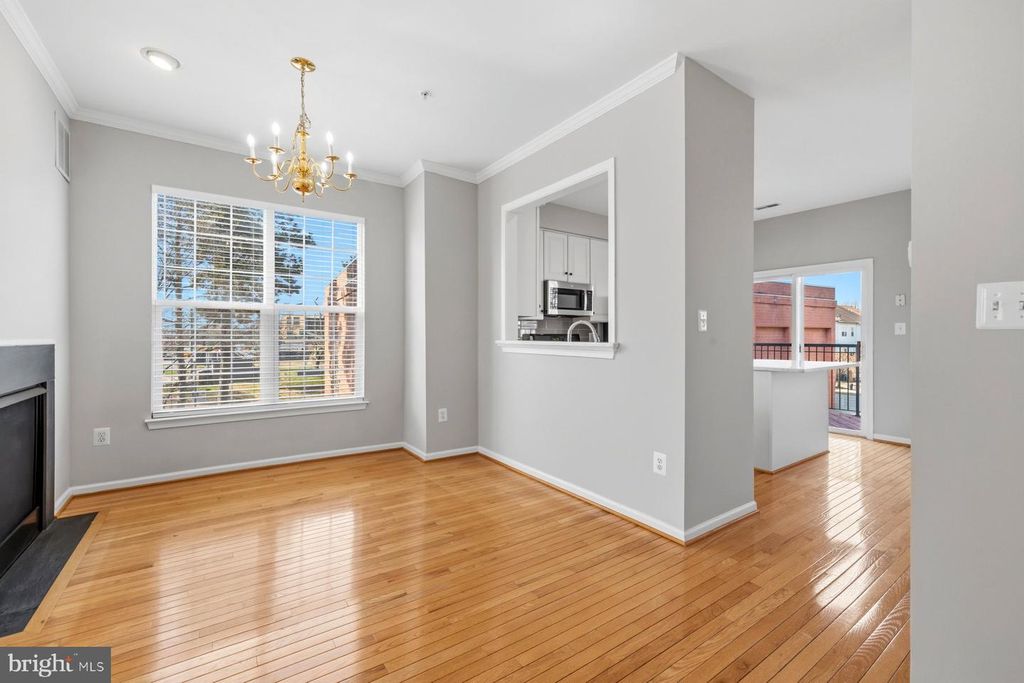 Image 26 of property listing at 9702 WASHINGTONIAN BLVD, Gaithersburg, MD 20878