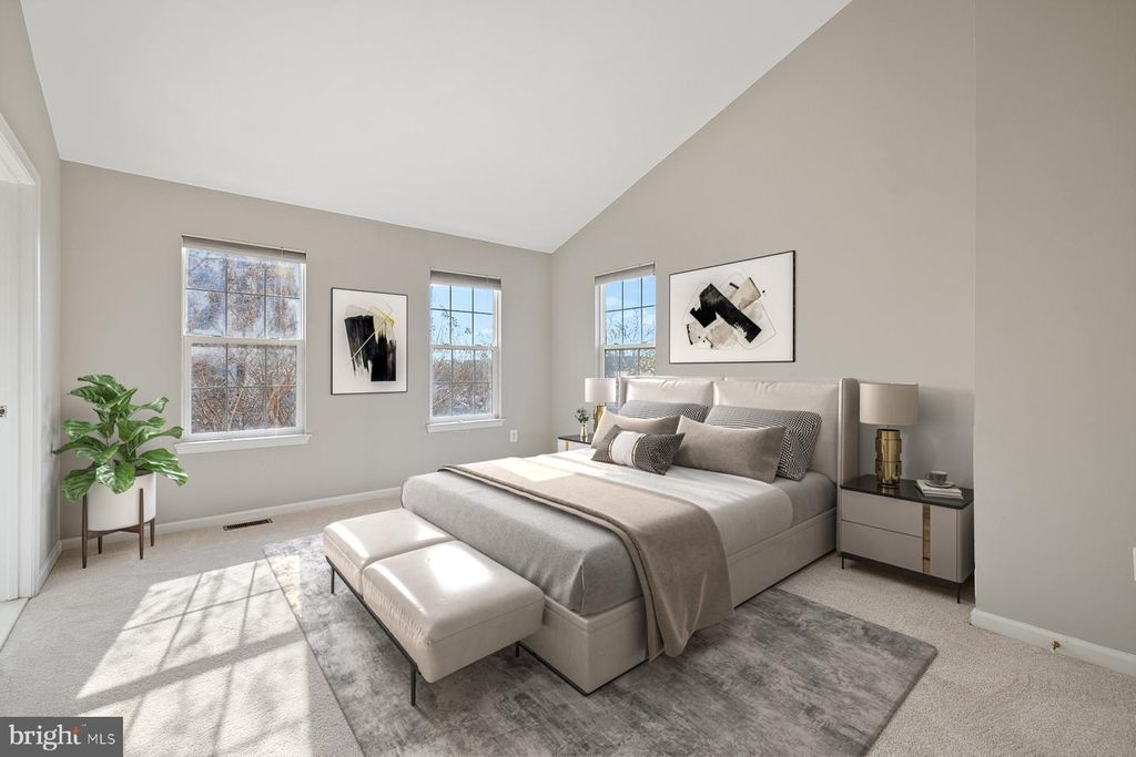 Image 7 of property listing at 9702 WASHINGTONIAN BLVD, Gaithersburg, MD 20878