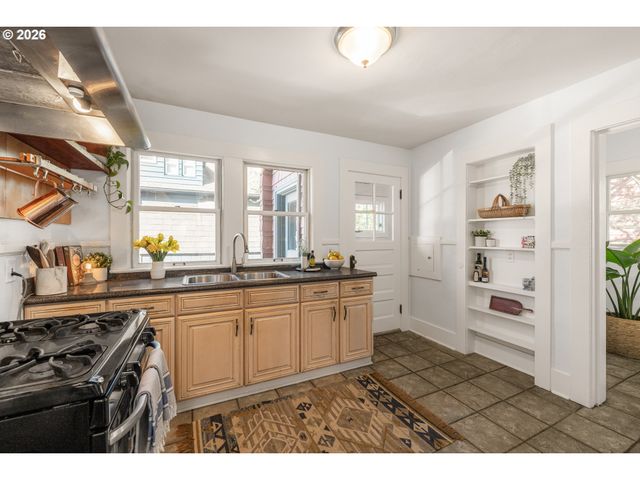 5116 Ne 15TH Ave, Portland, OR 97211