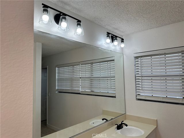 42801 42801 15th W, Lancaster, CA 93534