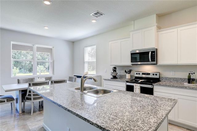 2341 Crowned Eagle Circle SW, Vero Beach, FL 32962
