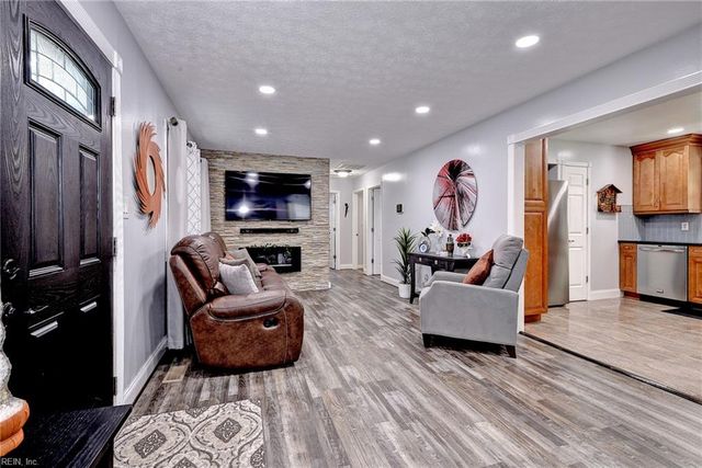 212 Picard DR, Newport News, VA 23602