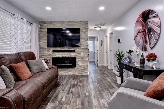 212 Picard DR, Newport News, VA 23602