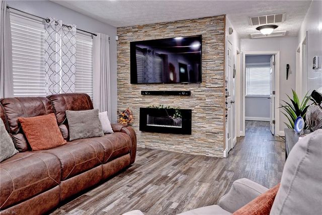 212 Picard DR, Newport News, VA 23602