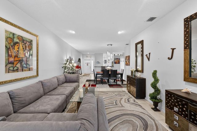 9572 N Crescent View Dr Drive N, Boynton Beach, FL 33437