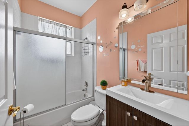 9572 N Crescent View Dr Drive N, Boynton Beach, FL 33437