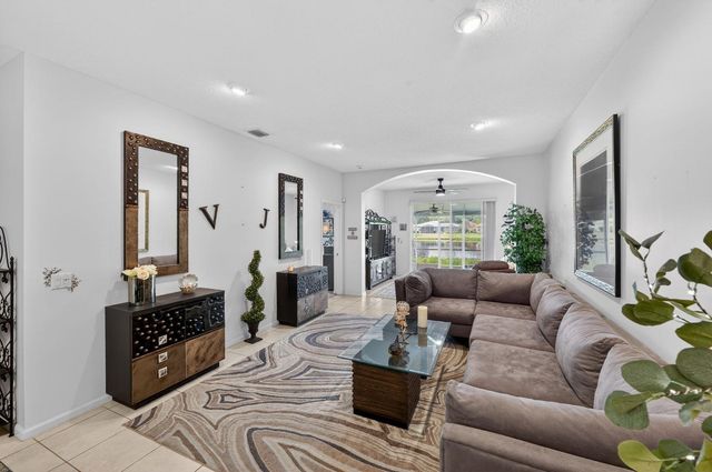 9572 N Crescent View Dr Drive N, Boynton Beach, FL 33437