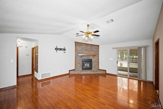 5621 Cardiman St, Milton, FL 32583