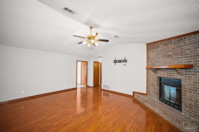 5621 Cardiman St, Milton, FL 32583