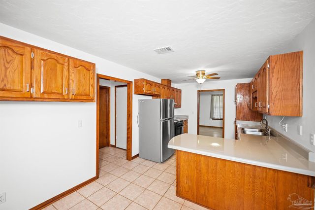 5621 Cardiman St, Milton, FL 32583