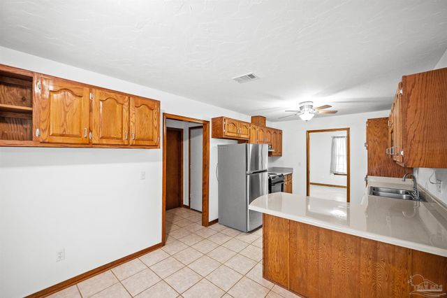 5621 Cardiman St, Milton, FL 32583