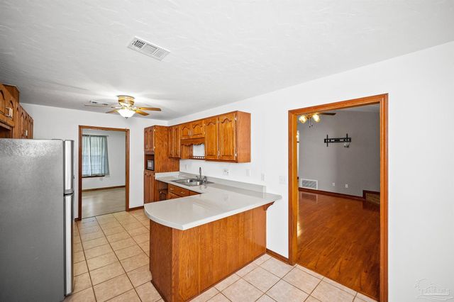 5621 Cardiman St, Milton, FL 32583