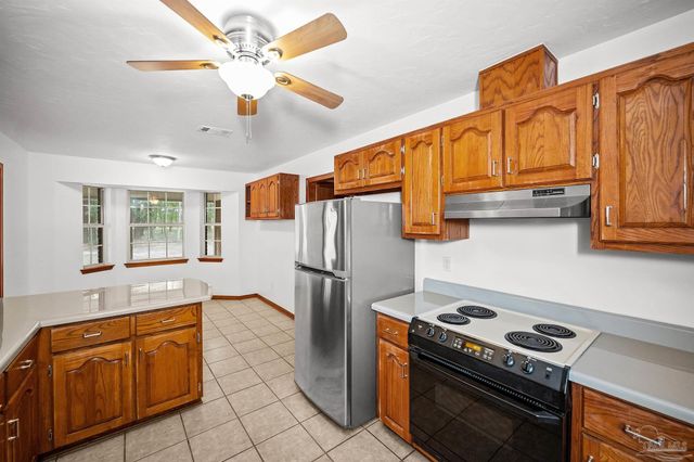 5621 Cardiman St, Milton, FL 32583