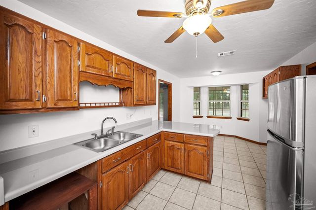 5621 Cardiman St, Milton, FL 32583