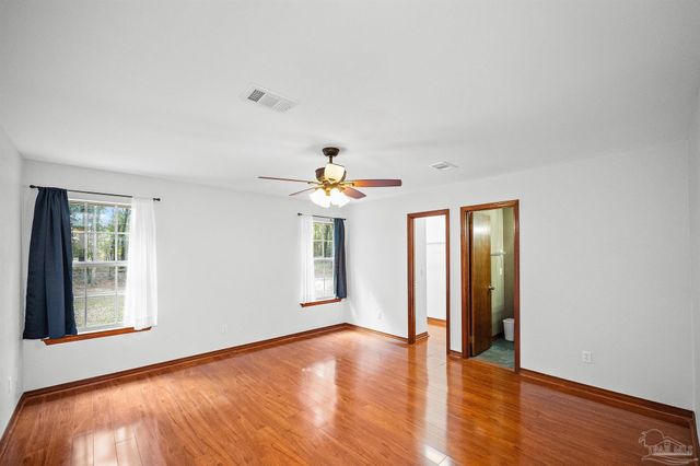 5621 Cardiman St, Milton, FL 32583