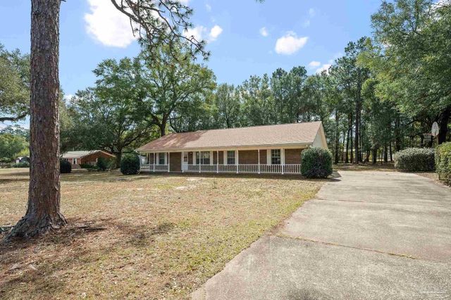 5621 Cardiman St, Milton, FL 32583