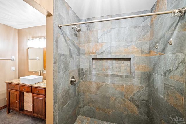 5621 Cardiman St, Milton, FL 32583