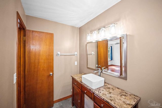 5621 Cardiman St, Milton, FL 32583