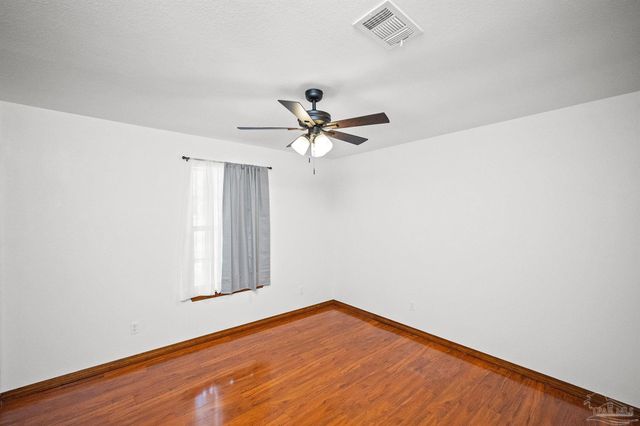 5621 Cardiman St, Milton, FL 32583