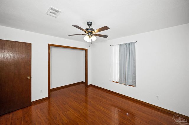 5621 Cardiman St, Milton, FL 32583